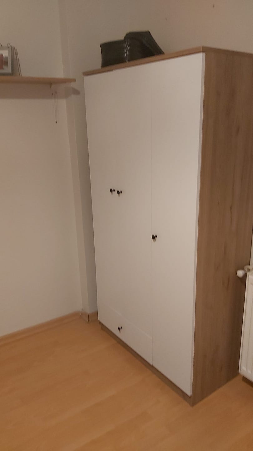 Customer photo review of Rani BA117 Gardırop Elbise Dolabı 3 Kapaklı 1 Çekmeceli 6 Raflı 1 Askılı Sepet Ceviz - Beyaz