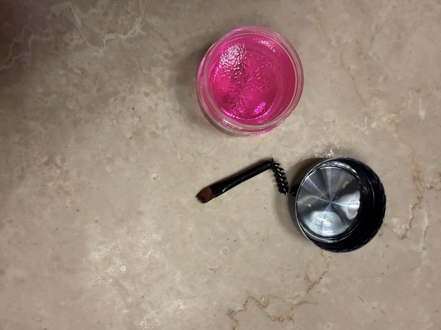 Customer photo review of STRONG HOLD 24-Hour Brow Gel
