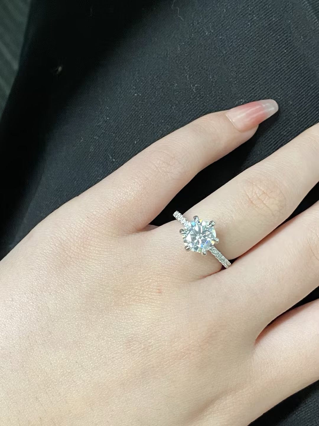 Customer photo review of Rodiffy Moissanite 2.0 Ct ～4.0 Ct Round Cut 6 Prong Promise Rings For Women