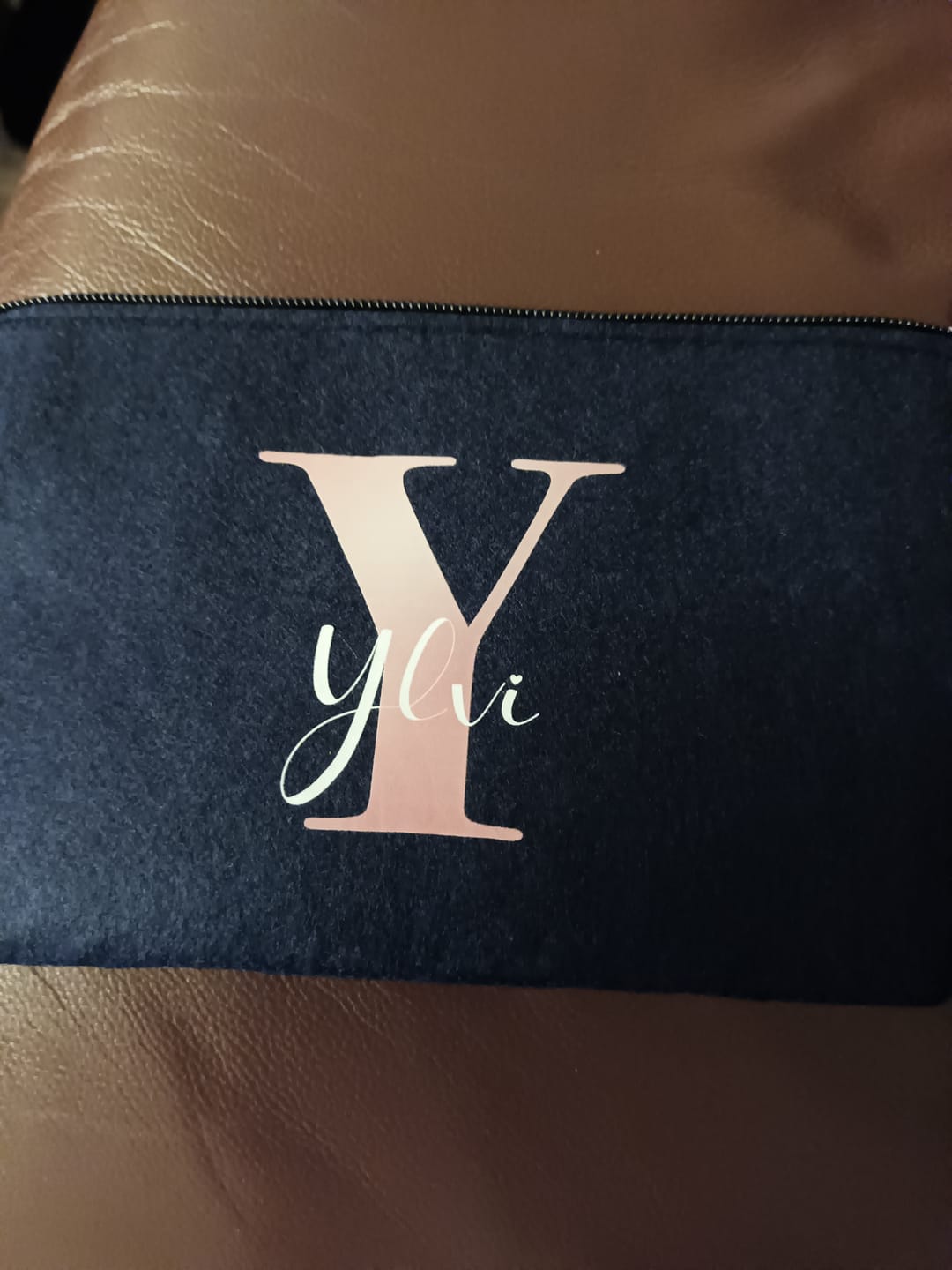 Customer photo review of Initiale - Individuelle Kosmetiktasche Filz
