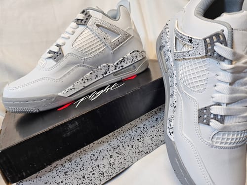 Customer photo review of Tenis Retro 4 Blanco Gris Jaspeado