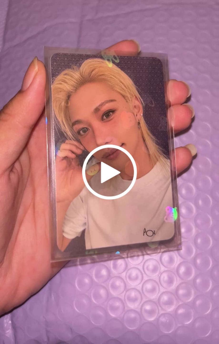 Customer video review of PREMIUM HOLOGRAPHIC PHOTOCARD SLEEVES - SKZOO VERSION