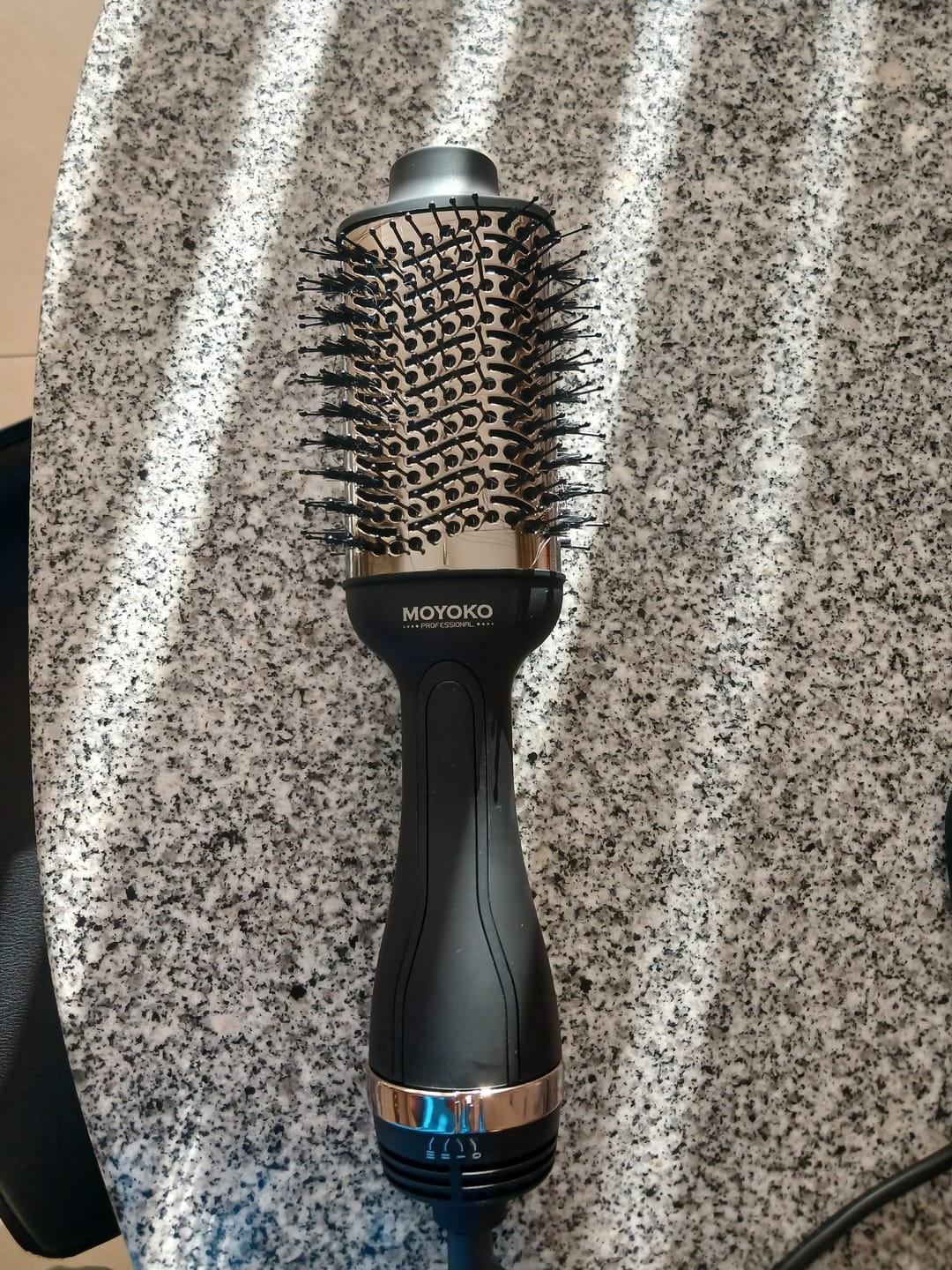 Customer photo review of Moyoko Magnitude 2-in-1 Hot Air Brush Black | Dry & Style Together