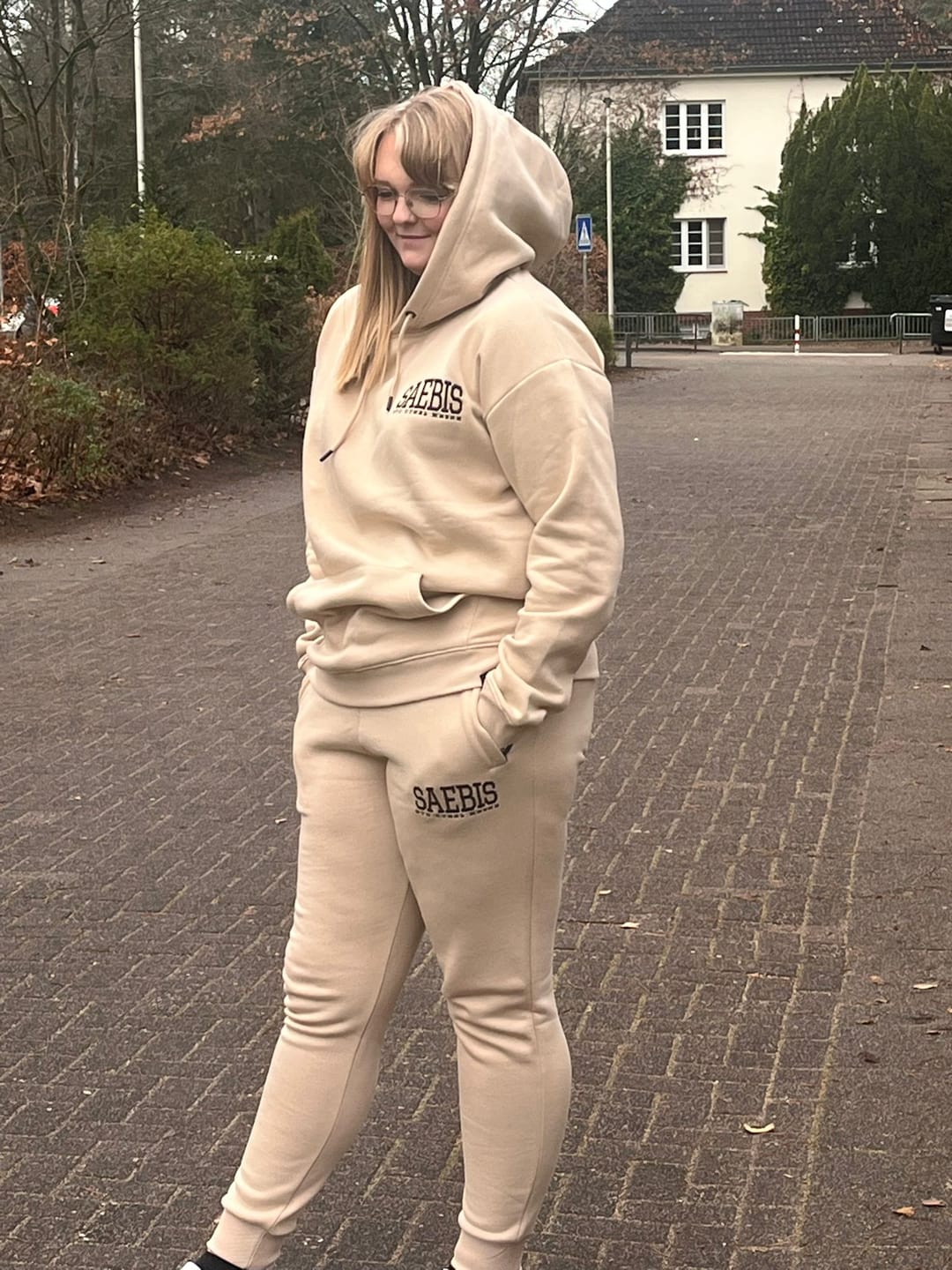 Customer photo review of Lifestyle Damen Jogginghose beige mit Stickerei by SAEBIS®