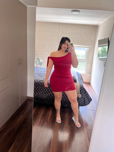 Customer photo review of VESTIDO ISABELLA ROJO