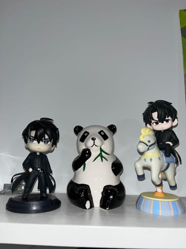 Customer's Omniscient Reader's Viewpoint Carousel Figure displayed on a shelf with other figures.