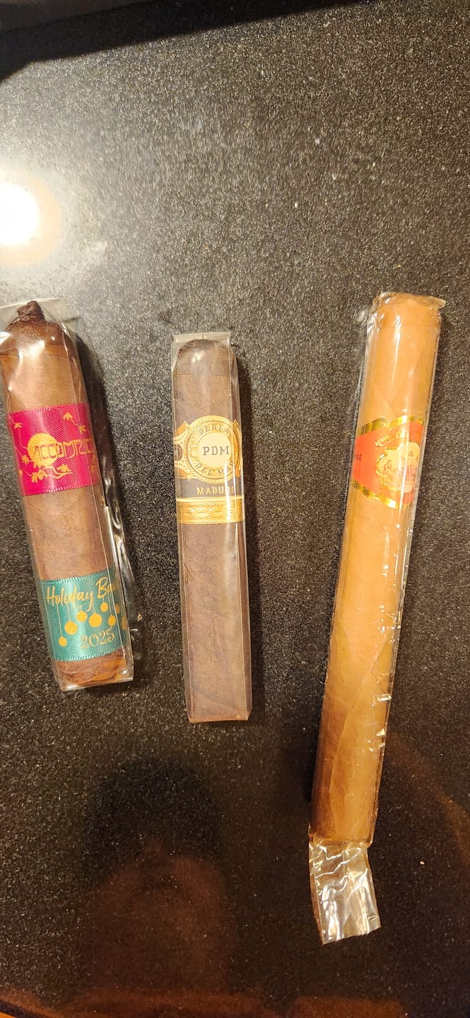 Customer photo review of Core Subscription Luxury Cigars Monthly