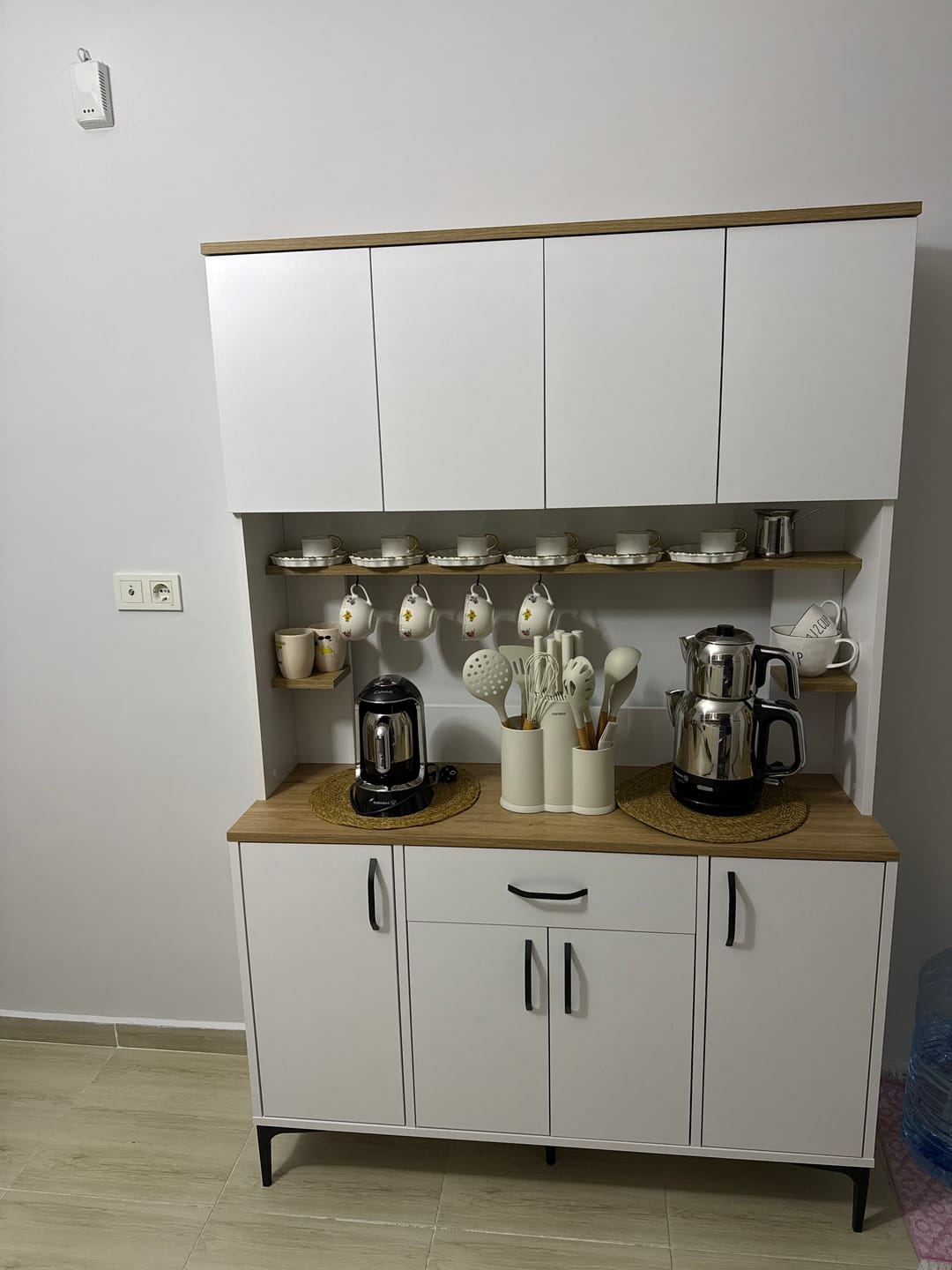 Customer photo review of Rani JE177 Çok Amaçlı Dolap 8 Kapaklı Raflı Kiler Mutfak Dolabı Sepet Ceviz - Beyaz