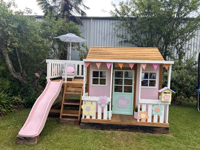Customer photo review of Bee's Bungalow Playhouse