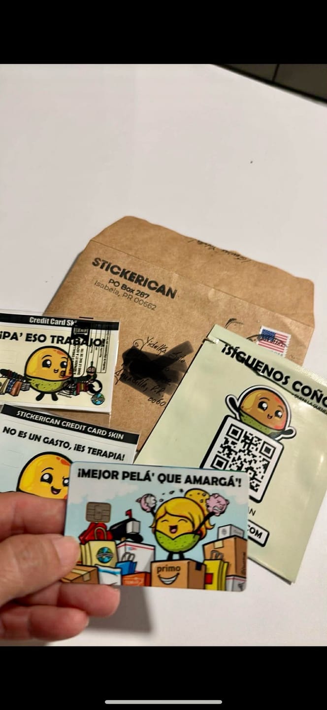 Customer photo review of Pa’ Eso Trabajo - Sticker para Tarjeta de Crédito