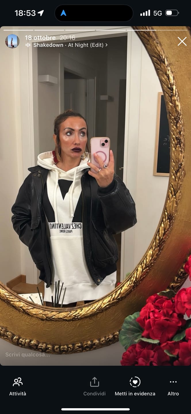 Customer photo review of Valentino Garavani Hoodie Felpe Bianco