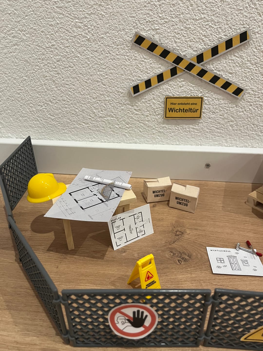 Customer photo review of Baustellen-Zubehör für Wichtel – Absperrung für Streiche & Umbauarbeiten