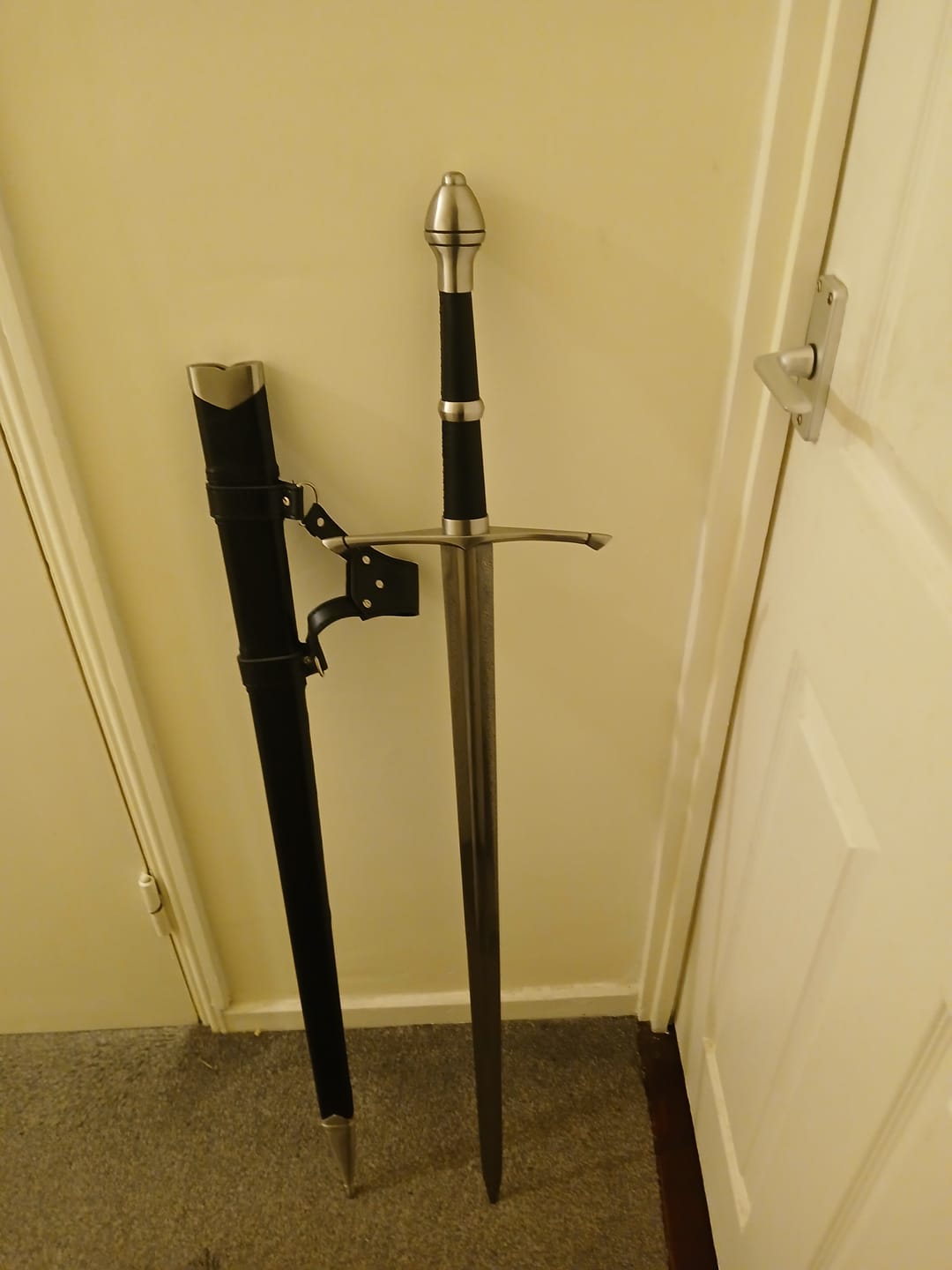 Customer photo review of Lord Of The Rings - Deluxe Handforged Damascus Steel Strider Sword