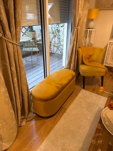 Customer photo review of LIMA - Banc coffre avec rangement en bois et velours jaune moutarde