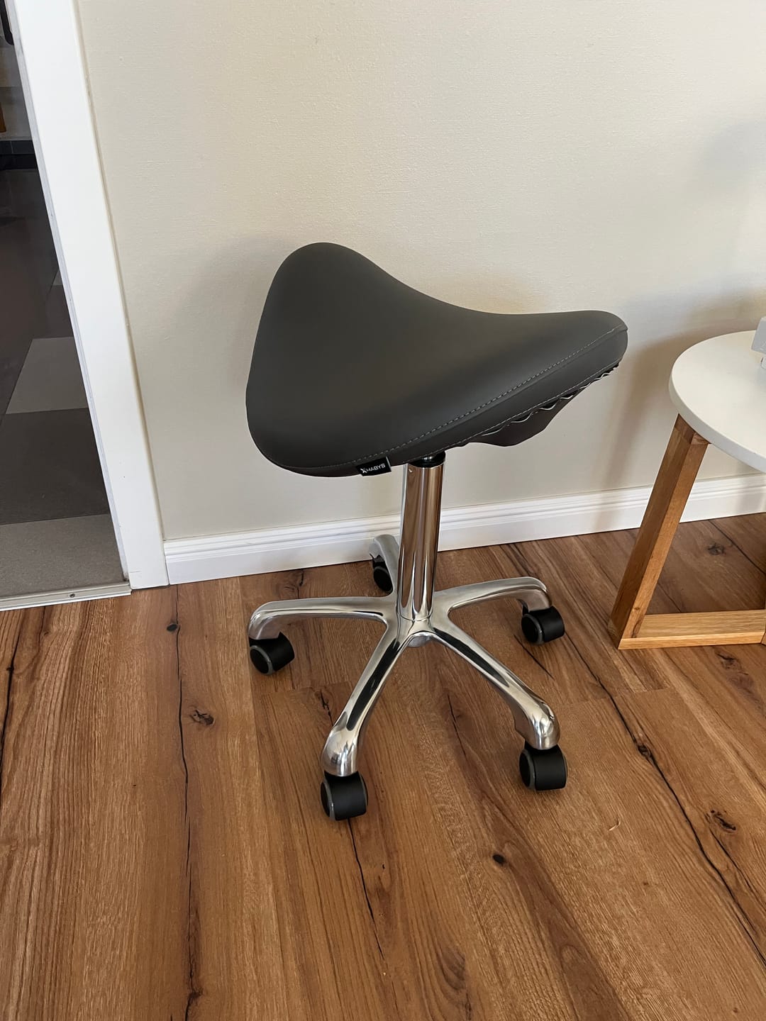 Customer photo review of Rollhocker Alma Grau