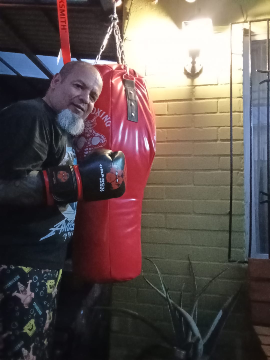 Customer photo review of GUANTES DE BOXEO ORANGU SPORT / BOXEO