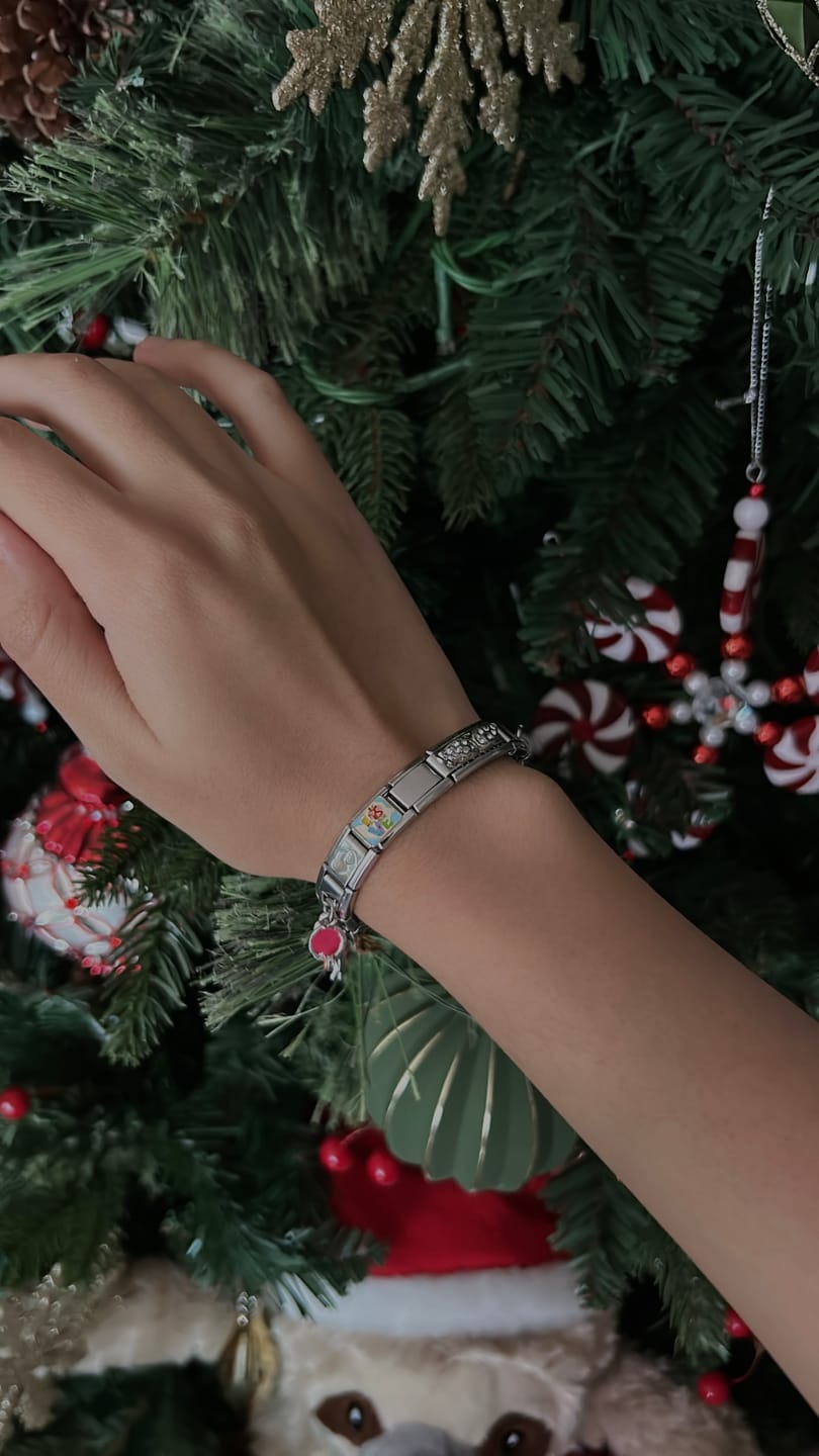 Customer photo review of Charm Estrella Rosa