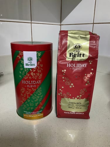Customer photo review of Café Britt Holiday Blend 2025 Molido en Lata Coleccionable