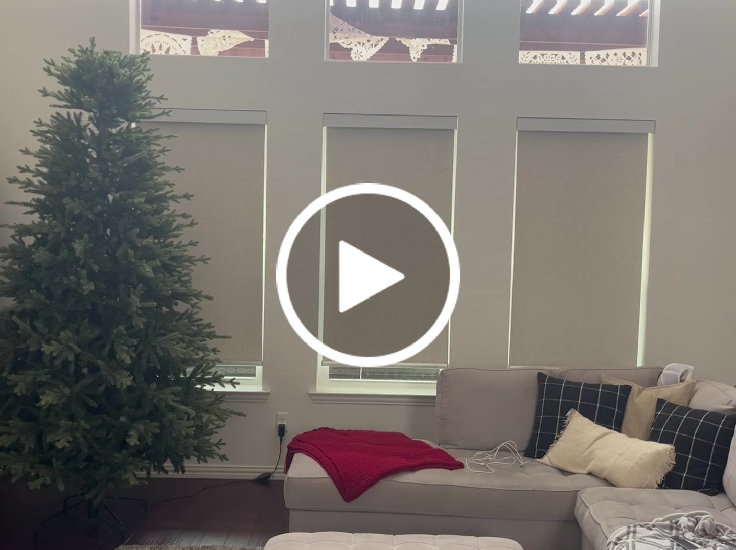 Customer video review of SmartWings Motorized Roller Shades 100% Blackout Linen