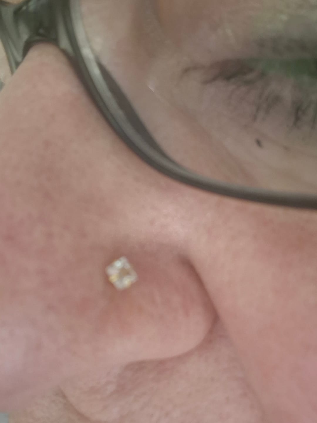 Customer photo review of Spiral Square Nasenstecker | Titan
