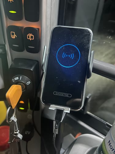 Customer photo review of GADGETME Fast Wireless Charger 15W mit Saugnapf ( PKW & LKW)