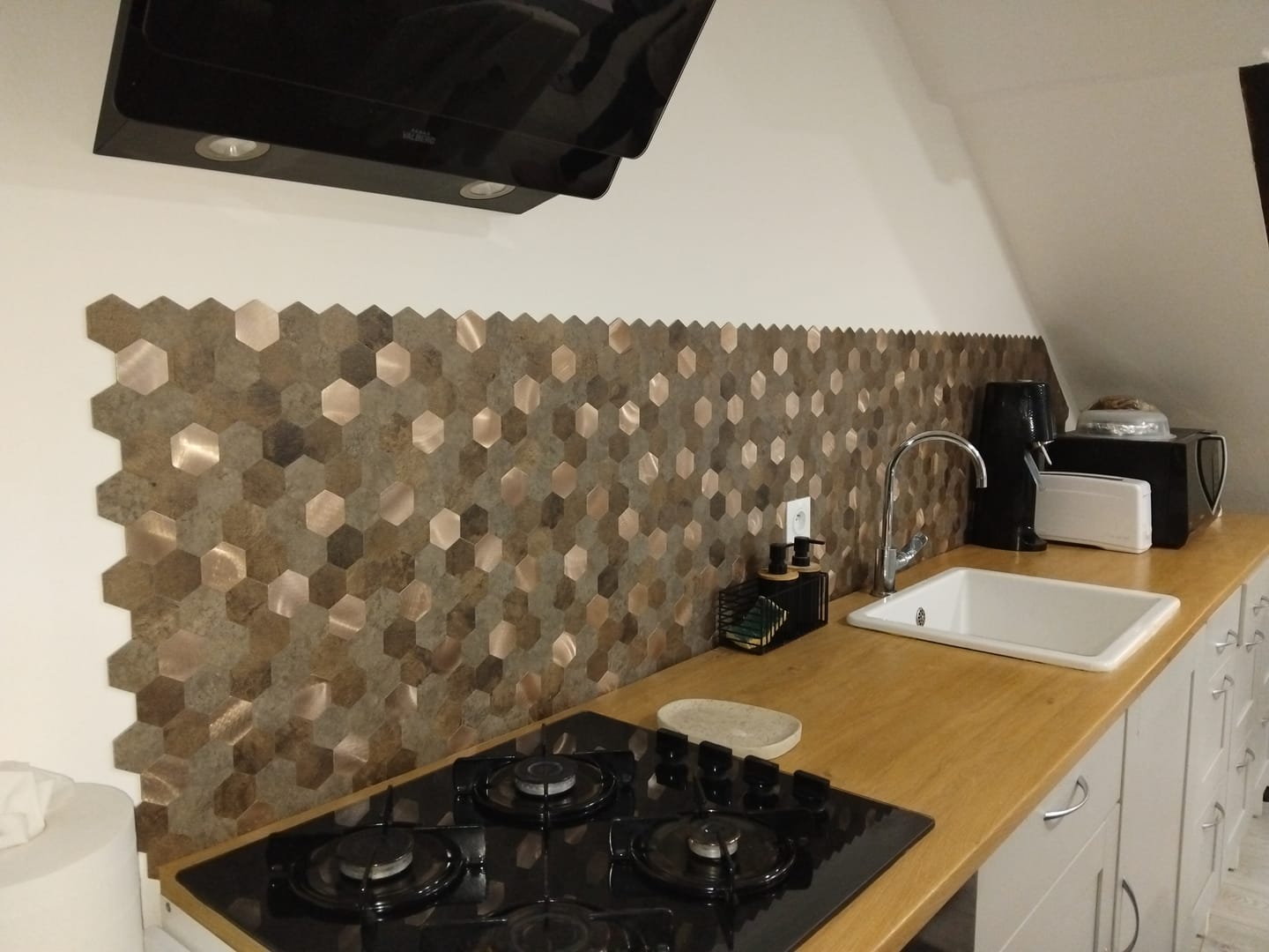Customer photo review of Mosaique Adhésive Hexagone Cuivre Marron Pour Crédence De Cuisine