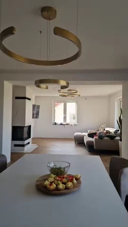 Customer photo review of WOMO Schwarz/Gold Ring Led Kronleuchter-WM2009