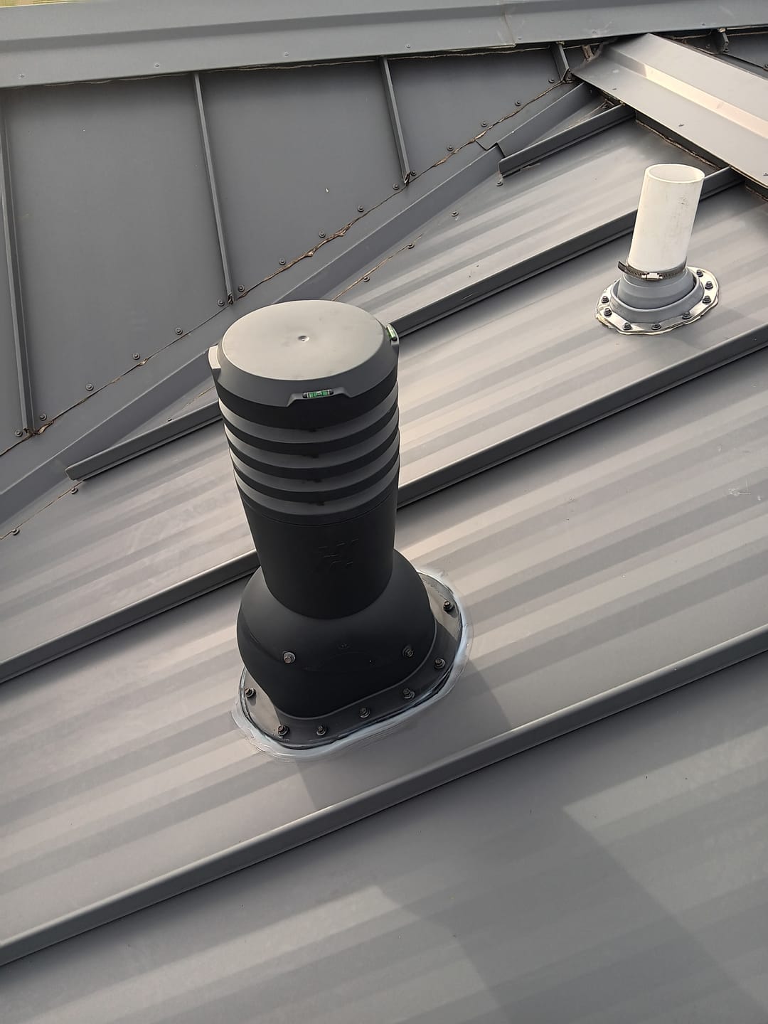 Customer photo review of Kitchen, Bathroom and Dryer Roof Exhaust Vent - Ivent ECO – Metal Installation