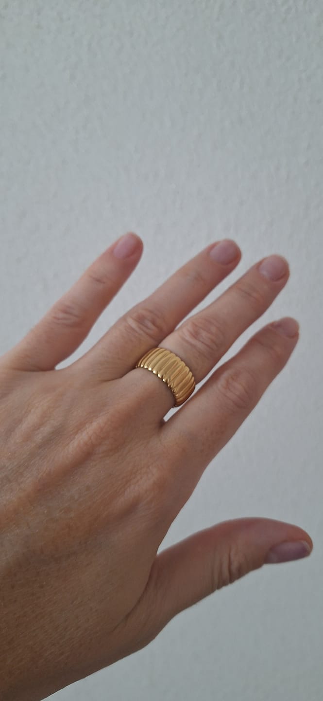 Customer photo review of Ameli Ring