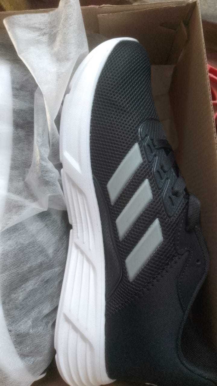 Customer photo review of Tenis 510 Negro Blanco