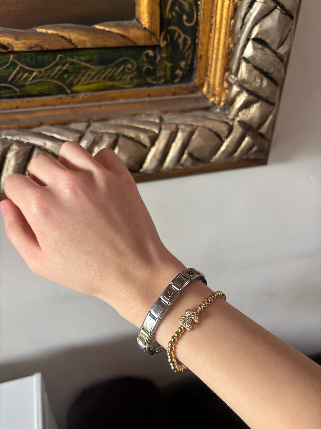 Customer photo review of Pulsera Dorada Con Inicial Mini Bubble Zirconia