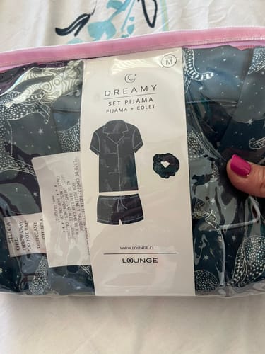 Reseña con foto de un cliente sobre Set Pijama Camisero Satinado Tigres