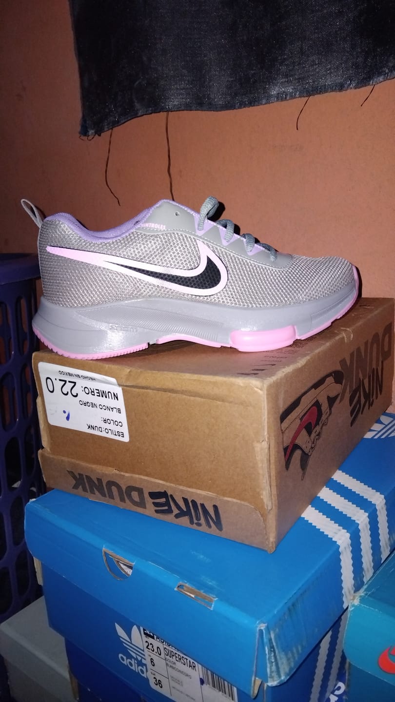 Customer photo review of Tenis 025 Plata Lila Rosa