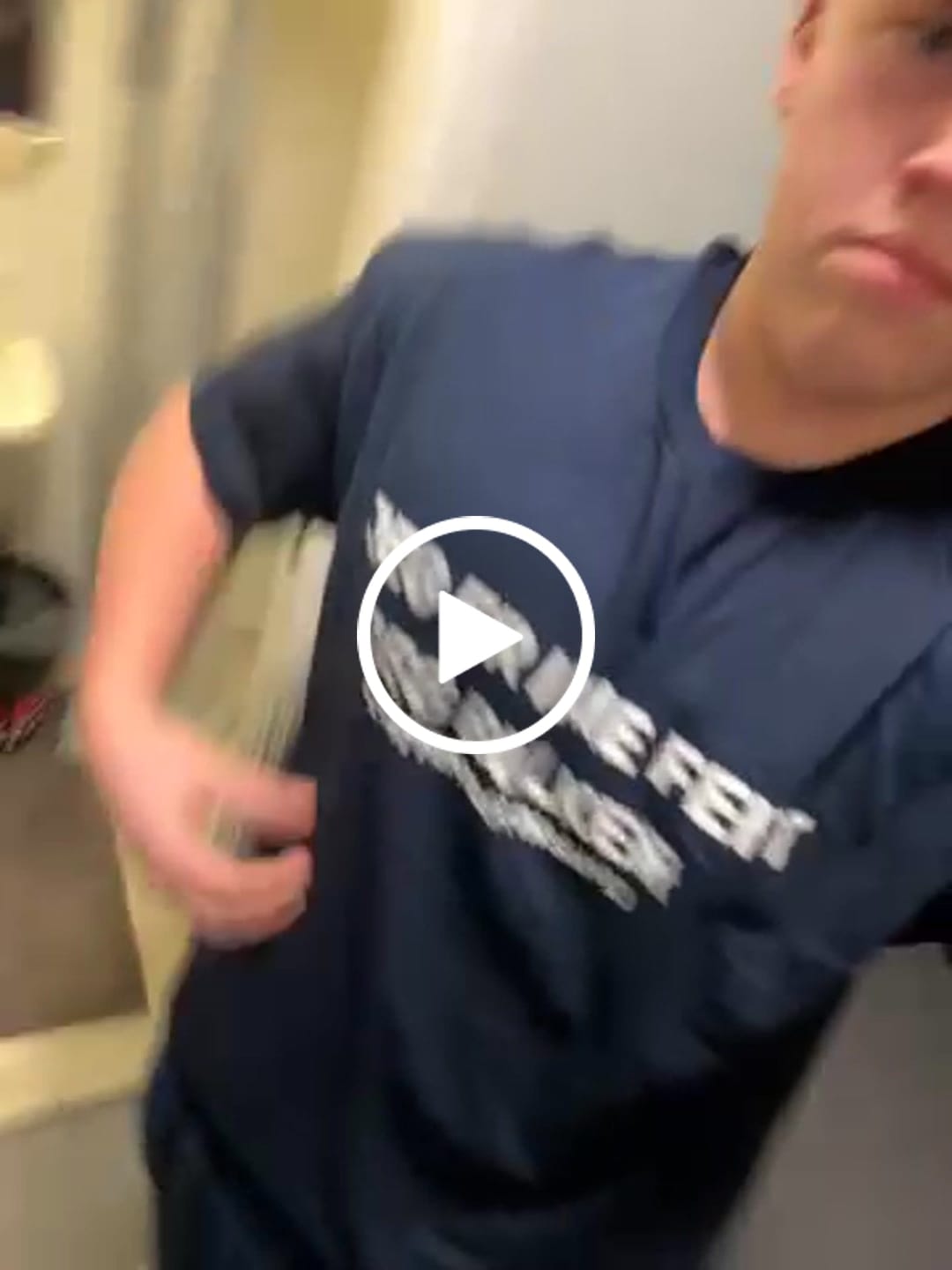 Customer video review of JEG ER IKKE FEIT JEG BULKER  - T-SKJORTE