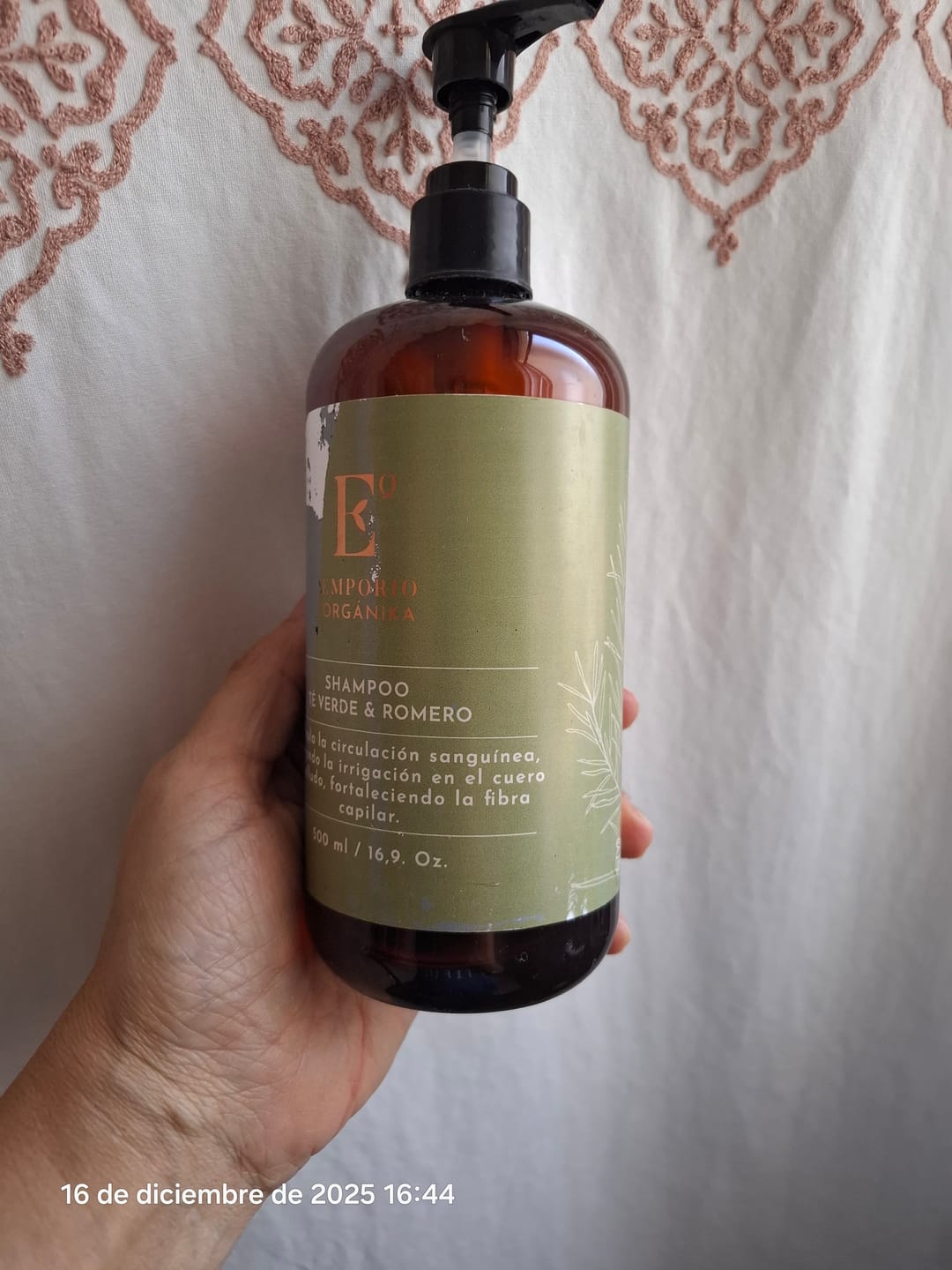 Customer photo review of SHAMPOO ANTICAÍDA FORTALECEDOR TÉ VERDE & ROMERO