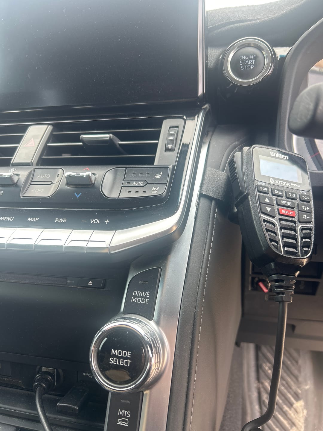 Customer photo review of UHF Handpiece Bracket - LC300 Series - Dash Mount
