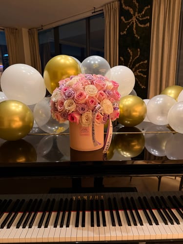 Customer photo review of Purple Deluxe Roses - HatBox