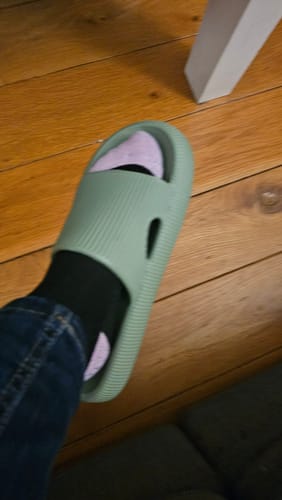 Customer photo review of HappyFlops