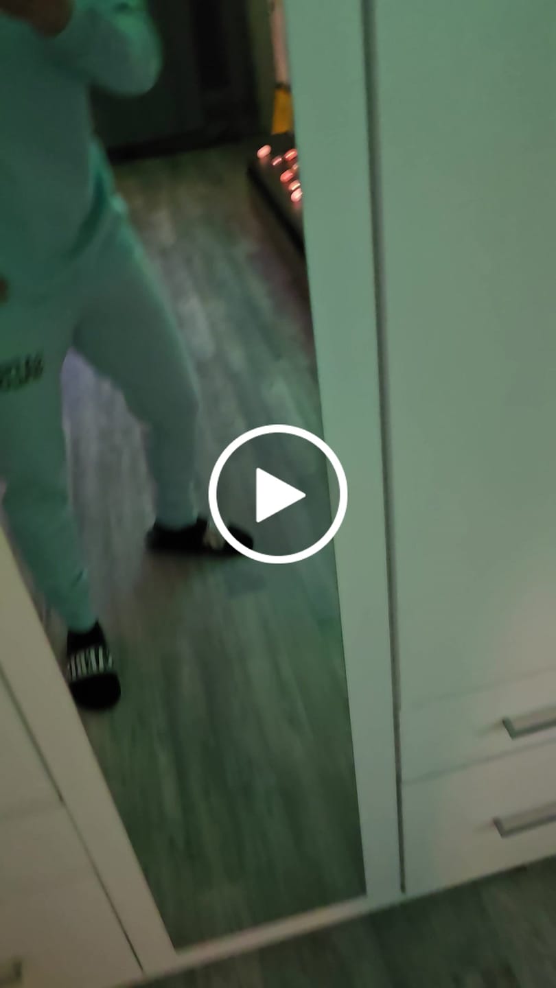 Customer video review of Lifestyle Herren Sweater babyblau mit Stickerei by SAEBIS®