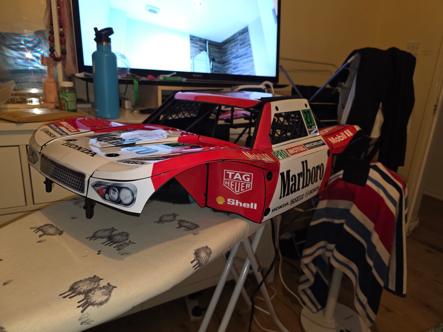 Customer photo review of 30DEGREE NORTH 5T / LOSI 5T 2.0 - "RACE CAR RED/WHITE" BODY WRAP