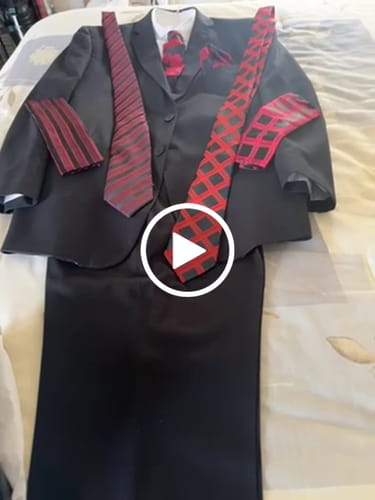 Customer video review of Barry. Wang 4PCS Men Tie Red Paisley Necktie Pocket Square Gift Box Set