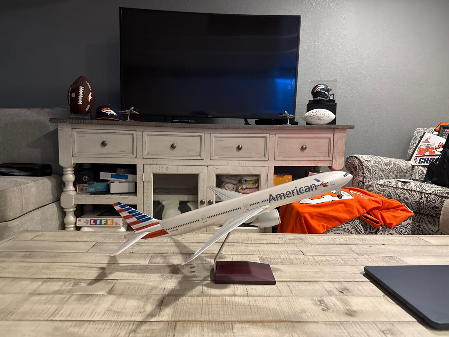 Customer photo review of B777 American Airlines - Scale 1/157 - 47CM - 18,5 in - Airplane Model