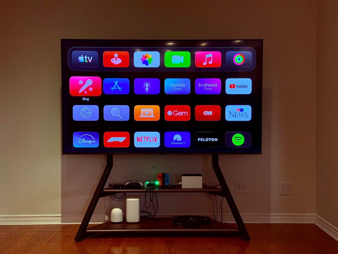 Customer photo review of Eiffel FT100 TV Stand