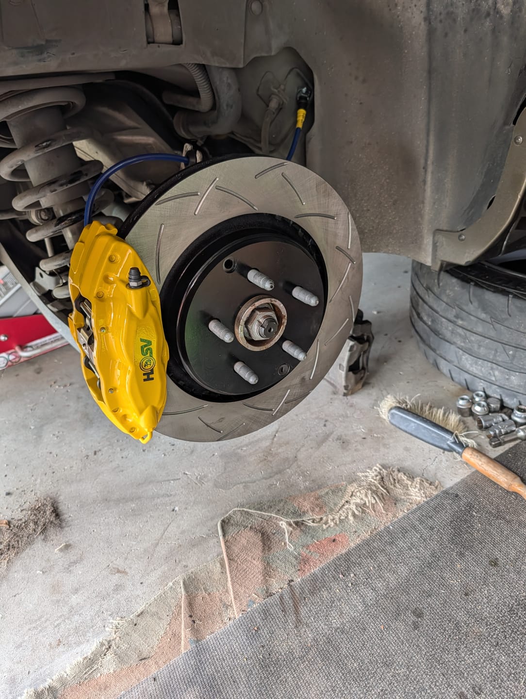 Customer photo review of VE-VF Redline SS 4POTS Rear Calipers compelete kit - with Rotors