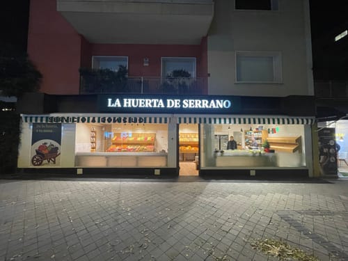 Customer photo review of Expositor Reseñas Google NFC y QR