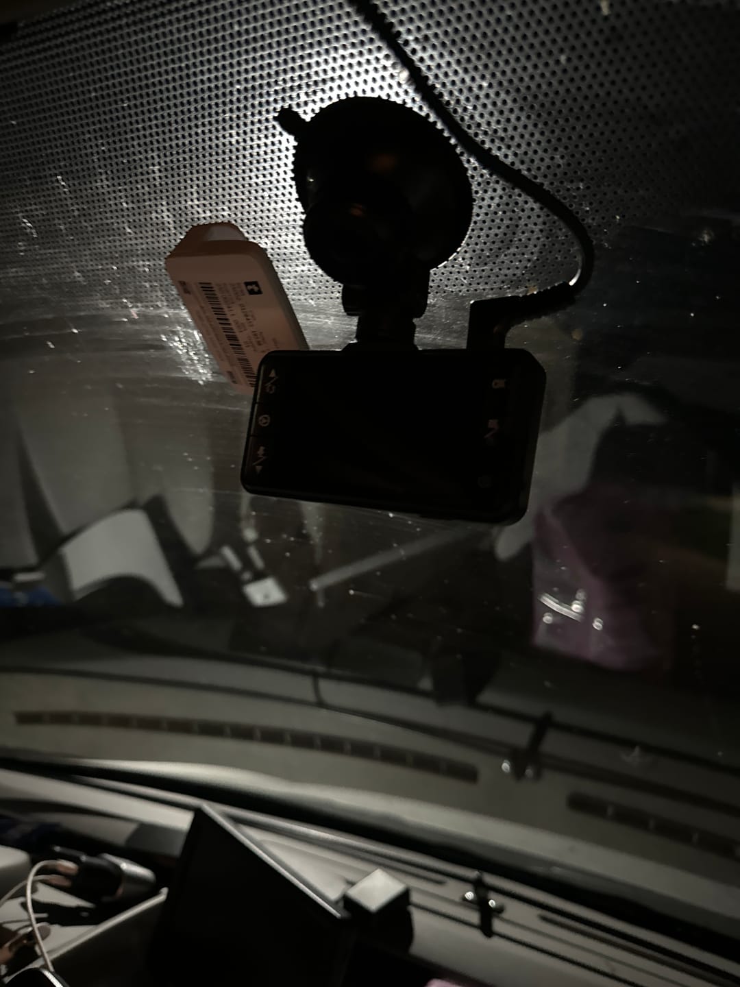 Customer photo review of 4K Dashcam mit 3,94" Bildschirm / Vorne & hinten / Autokamera mit 170° Weitwinkelansicht / Nachtsicht / Parküberwachung / G-Sensor