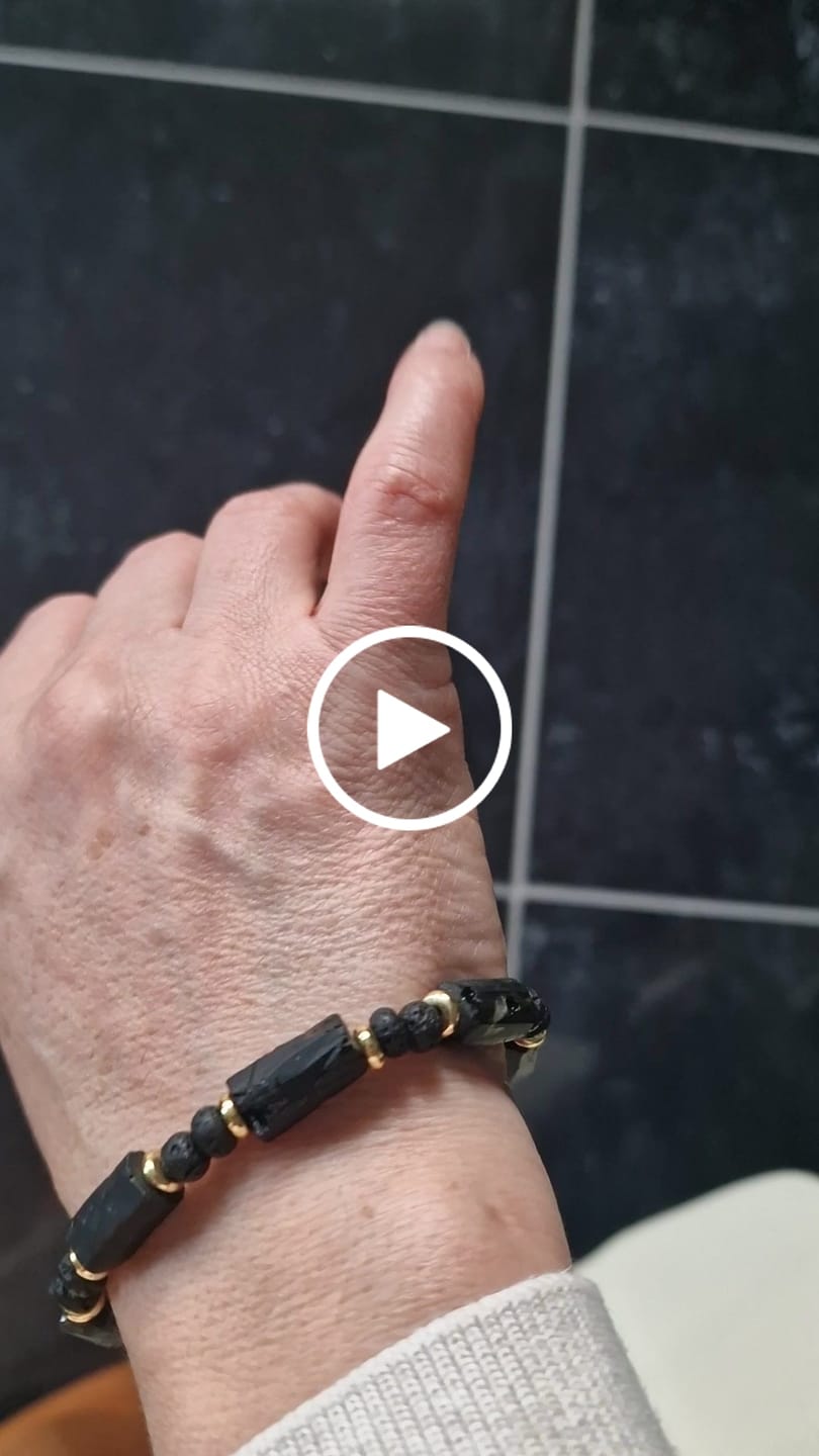 Customer video review of Turmalin Naturstein Set - Halskette & Armband