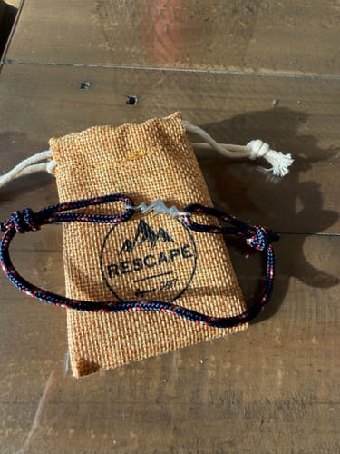 Customer photo review of Bracelet Montagne Personnalisé