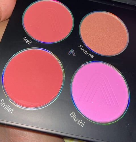Customer photo review of PALETA DE RUBORES GLAMBLACK