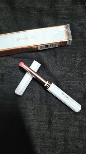 Customer photo review of O.TWO.O MOIST COLOR CHANGING LIP BALM